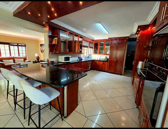 5 BEDROOM HOUSE FOR SALE IN BOARDWALK MEANDER